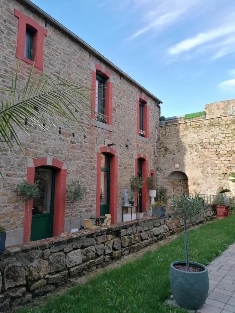 Chambres D'Hotes Les Carmelites Guingamp Exterior foto