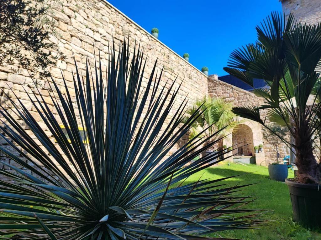 Chambres D'Hotes Les Carmelites Guingamp Exterior foto