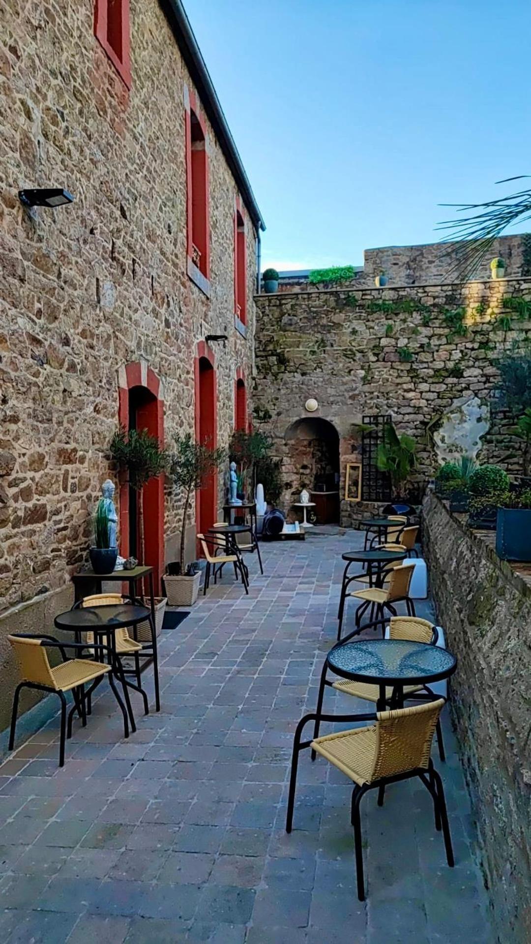 Chambres D'Hotes Les Carmelites Guingamp Exterior foto