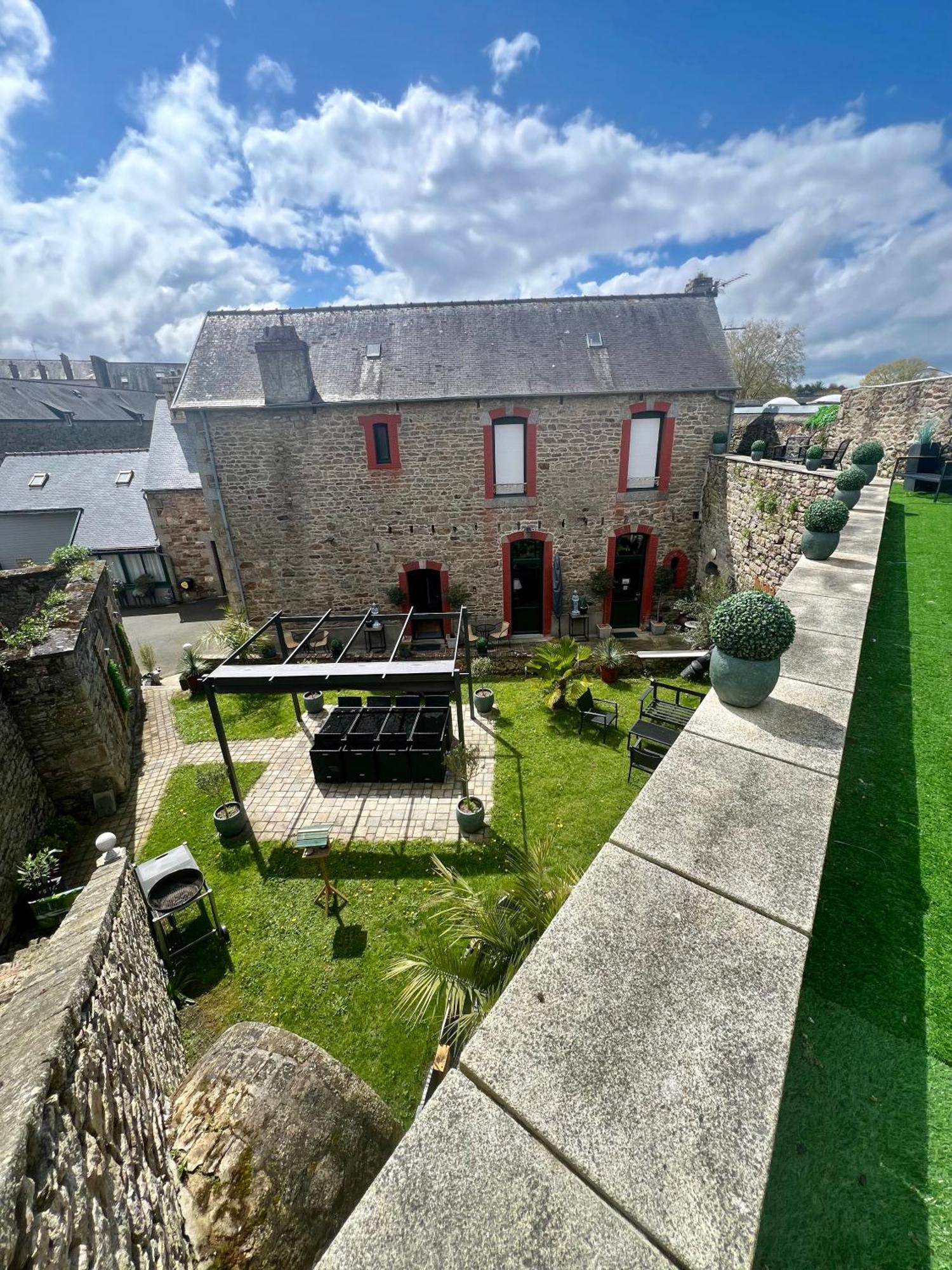 Chambres D'Hotes Les Carmelites Guingamp Exterior foto