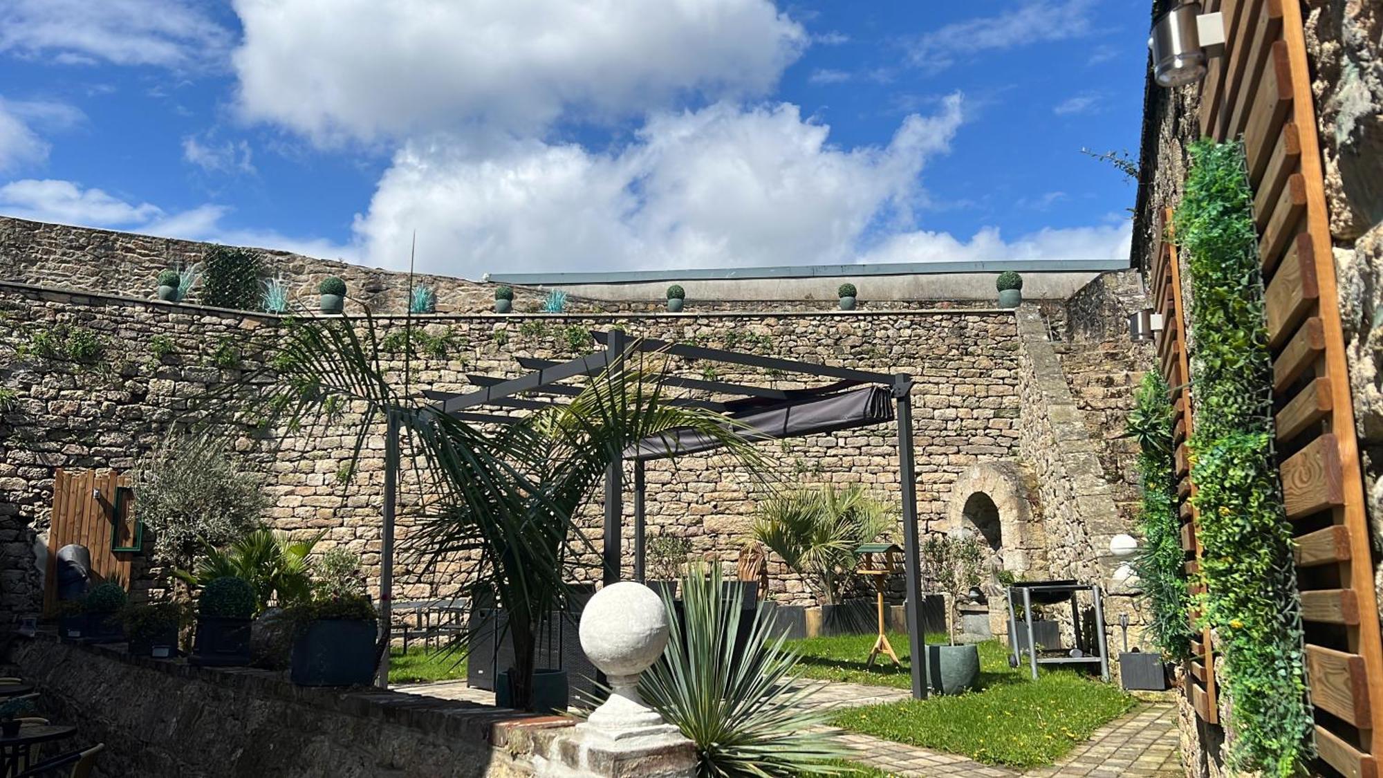 Chambres D'Hotes Les Carmelites Guingamp Exterior foto