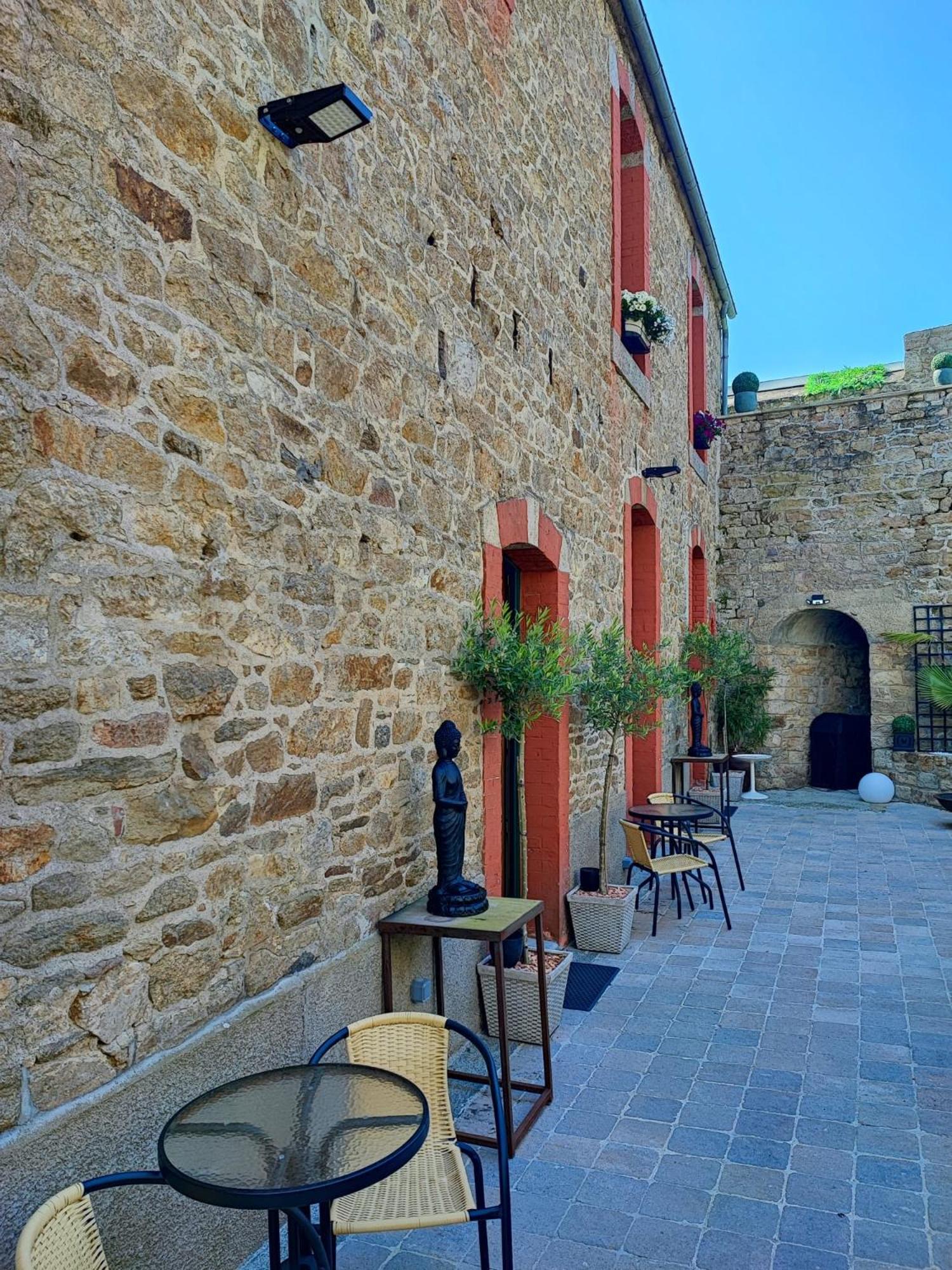 Chambres D'Hotes Les Carmelites Guingamp Exterior foto