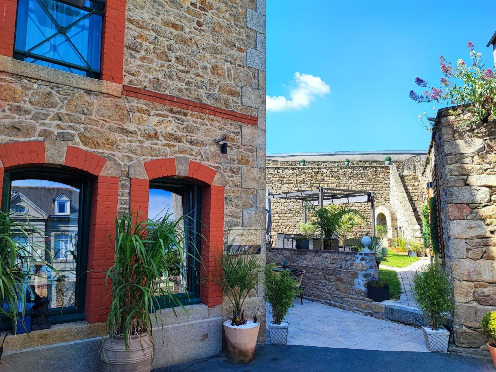 Chambres D'Hotes Les Carmelites Guingamp Exterior foto