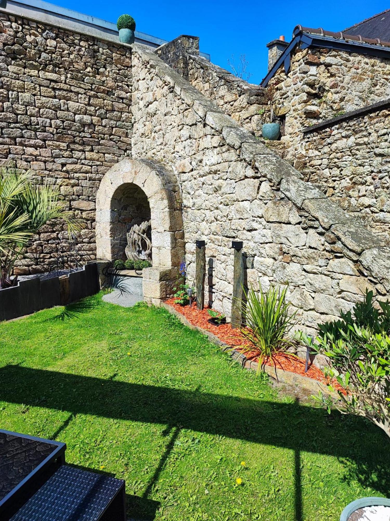 Chambres D'Hotes Les Carmelites Guingamp Exterior foto